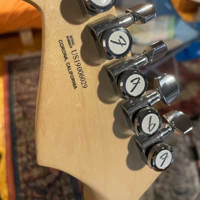 Fender American Elite Stratocaster with Ebony Fretboard 2016 - 2019 - 3-Color Sunburst image 2