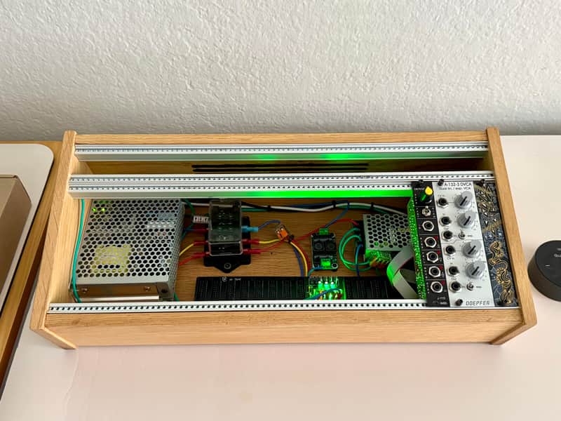 Eurorack case 4U 84HP - Angled - Powered - Oak wood image 1