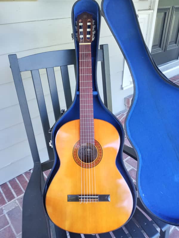 1971 Yamaha G60A, Nippon Gakki, Japan. Good Condition and Ready to Play - Good