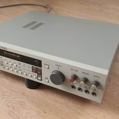 Akai S700 Sampler (1987) – Near Mint / ASK70 Expansion! image 3