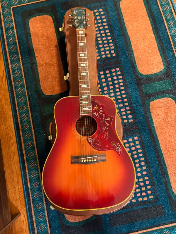 Gibson Hummingbird 1973 - Cherry Sunburst w/ Gibson HSC
