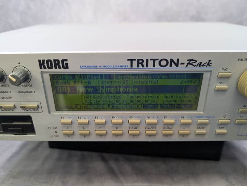 Korg Triton Rack Rackmount 60-Voice Polyphonic Workstation 2000 - 2005 - Silver image 1