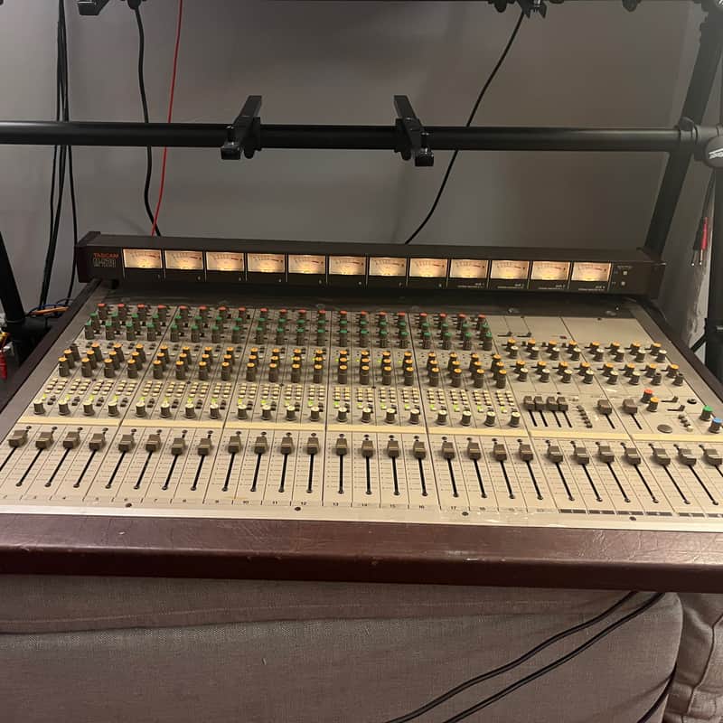 Tascam M-520 Analog Mixer | Reverb