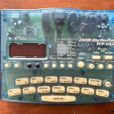 Zoom RT-123 - Drum machine