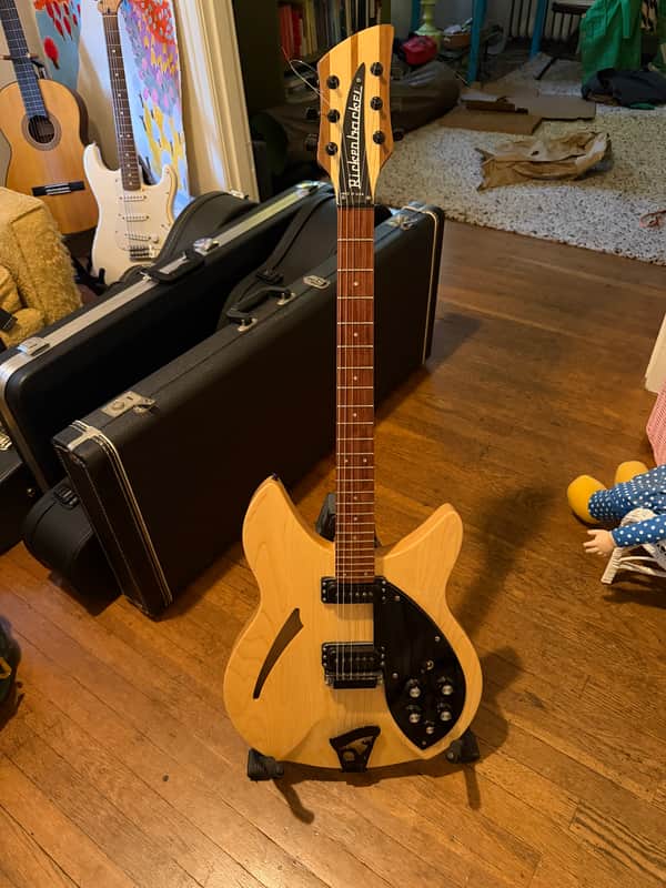 Rickenbacker 330 (1990 - 2011) | Reverb
