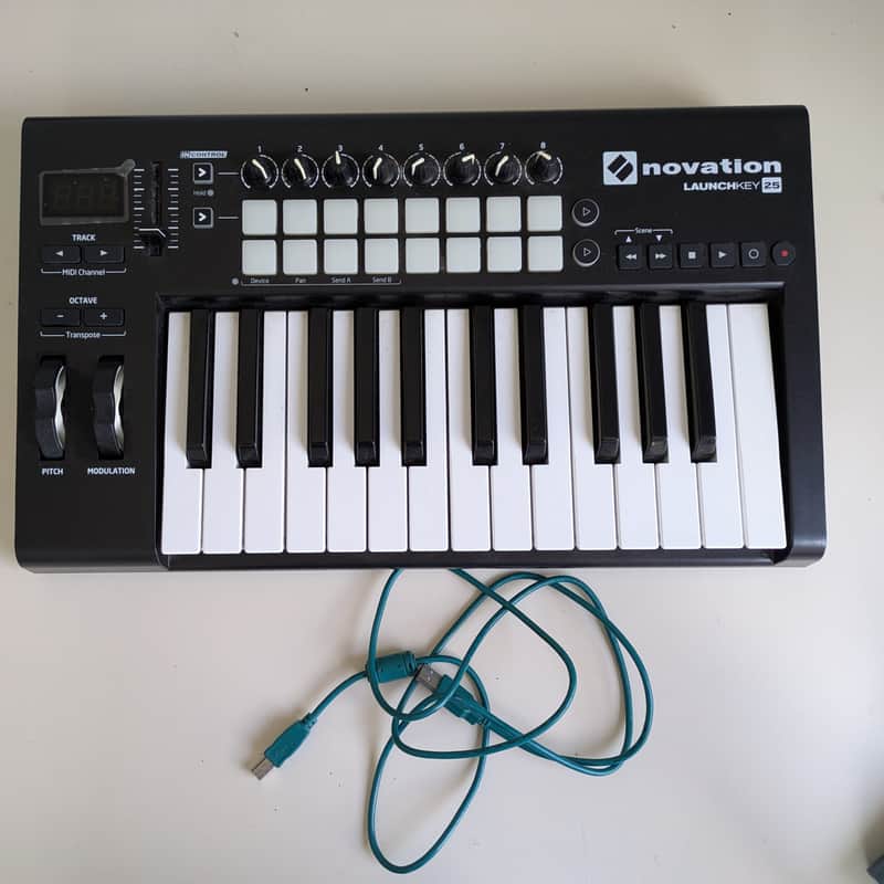 Novation Launchkey 25 MKII MIDI Keyboard Controller 2015 - 2020 - Black image 1