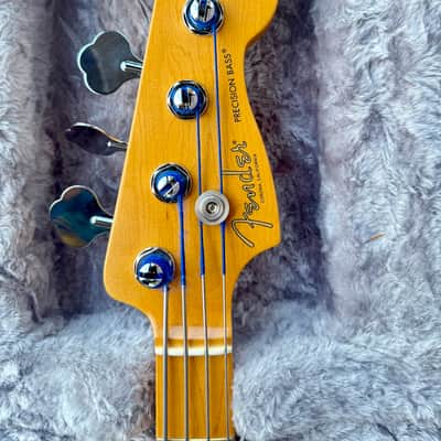 Fender American Professional II Precision Bass with Maple Fretboard 2020 - Present - Miami Blue image 4