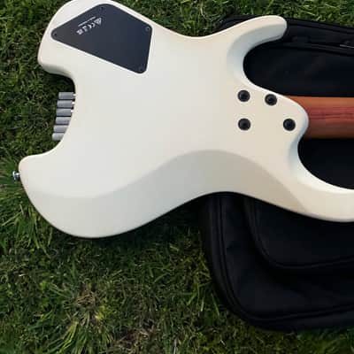 Ibanez ICHI10-VWM Ichika Nito Signature Quest 2021 - Vintage White Matte image 5