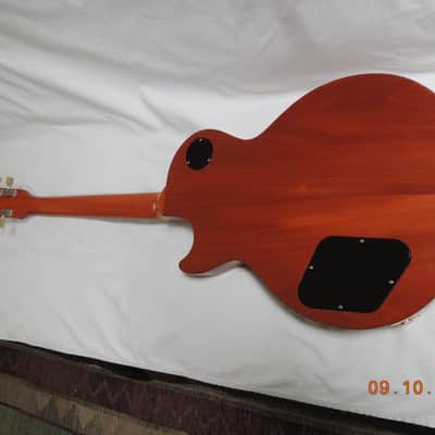 2011 Gibson 60's Tribute Les Paul Studio Electric Guitar (P90 Pick ups) w/ gig bag. Honeyburst image 3