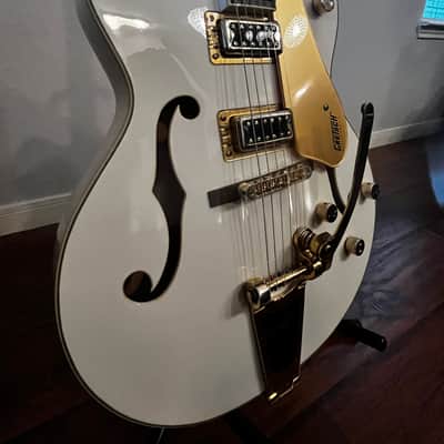 Gretsch G5422TG Electromatic Double Cutaway Hollow Body with Bigsby, Gold Hardware - Snow Crest White image 6