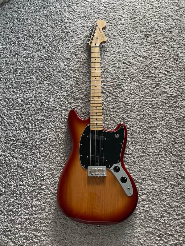 Fender Player Mustang 2020 MIM Sienna Sunburst Maple Fretboard Guitar + Gig Bag