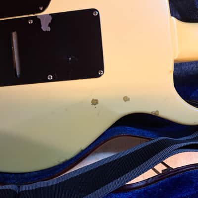 Washburn Falcon 1983 - Yellow image 4