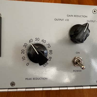 Universal Audio LA-2A Leveling Amplifier / Optical Compressor 2000 - Present - Gray image 7