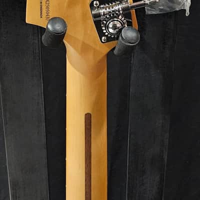 Fender Player II Mustang Bass PJ - 3-color Sunburst with Maple Fingerboard 2025 image 6