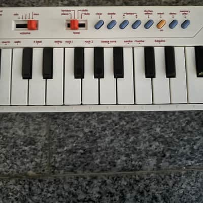 Immagine Casio PT-10 29-Key Mini Synthesizer 1980s - White - 3