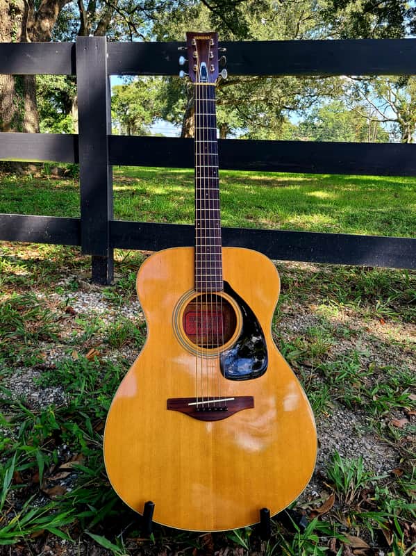1970 Yamaha FG-150 Red Label, made in Japan by Nippon Gakki. with Hardcase