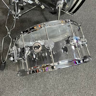 Chad Smith's DW Collector's Acrylic 8/10/12/14/20" Drum Set Kit with Matching 14" Snare image 8