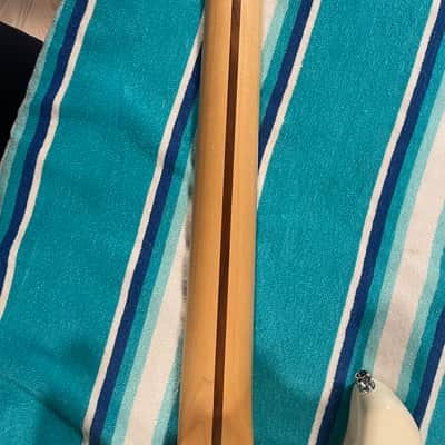 Fender Standard Stratocaster with Maple Fretboard 2006 - 2017 - Arctic White image 7