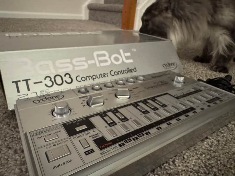 Cyclone Analogic TT-303 Bass Bot V1 2014 - Silver image 1