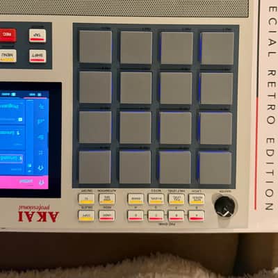Akai MPC Live II Standalone Sampler / Sequencer Retro Edition 2020 - Present - Grey image 7
