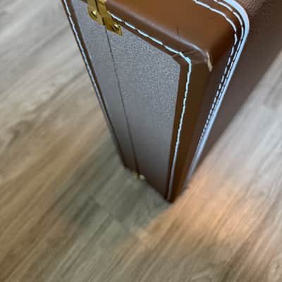 099-1015-522 Fender Classic Series 5 Guitar Case Stand, Brown image 10