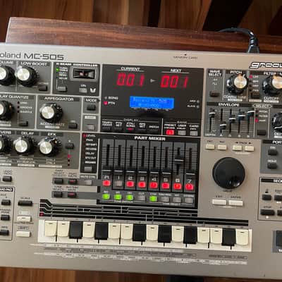 Roland MC-505 Groovebox with upgraded LCD FOR PARTS NOT WORKING
