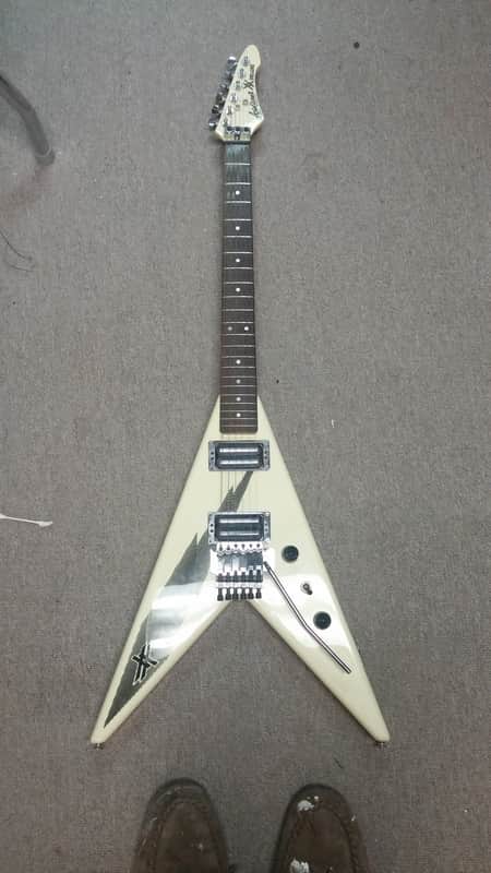 80年代ヴィンテージ！アリアプロⅡ　フライングV　XX Deluxe 80年代ヴィンテージ！アリアプロⅡ フライングV XX Deluxe 1980s Aria