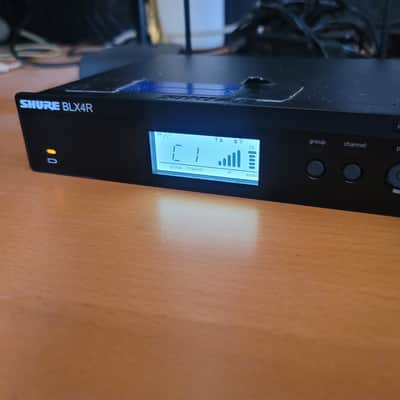 Shure BLX4R H8 Wireless Receiver 518-542 MHz w/ Handheld Mic image 3