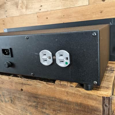 Transparent PowerIsolator 4 Power Conditioner ( one of two we have posted for sale ) image 7