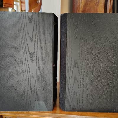 Paradigm Titan bookshelf speakers in excellent condition - 1980's image 2