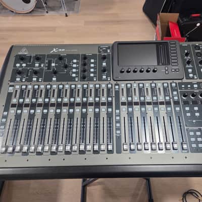 Behringer X32 40-Input 25-Bus Digital Mixing Console 2012 - Present - Black (WITH TRAVEL CASE) image 1