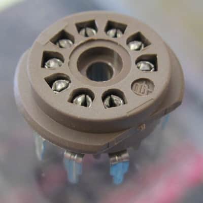 Fender Tube Sockets 9-pin PC Mount pack of 2 0029167049 image 2