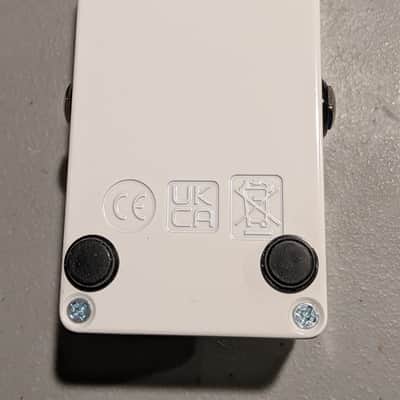 Electro-Harmonix J Mascis Signature Ram’s Head Big Muff Pi 2022 - White / Violet image 2