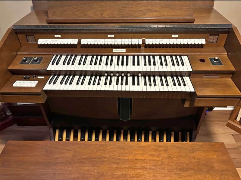 Allen Organ w/ Premium Built-In Speakers, AGO Pedalboard & Bench! image 1