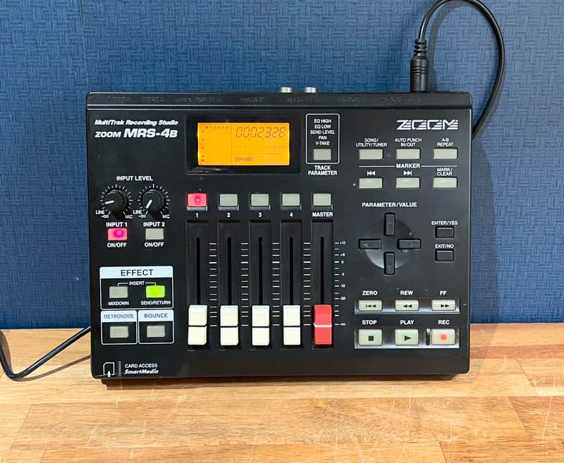 Zoom MRS-4B Portable Digital Multitracker w/ 128MB Smart Media image 1