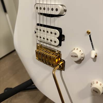 Charvel Pro-Mod DK24 HSS 2PT CM 2024 - Snow White with Gig Bag image 2