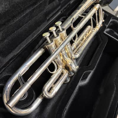 Yamaha Xeno Trumpet, Silver Finish, Gold Brass Bell, Model YTR8335G image 2