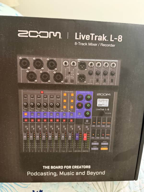 Zoom LiveTrak L-8 Digital Mixer / Recorder