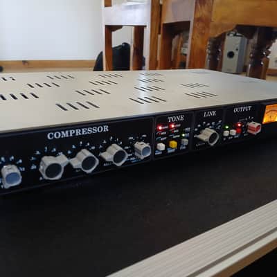API 2500 Stereo Bus Compressor 2000 - 2019 - Black image 1