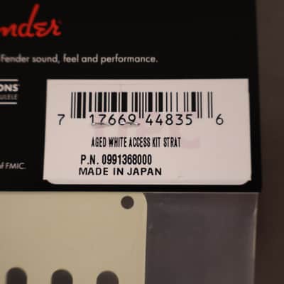 Immagine Fender Accessory Kit Stratocaster Aged White - 3
