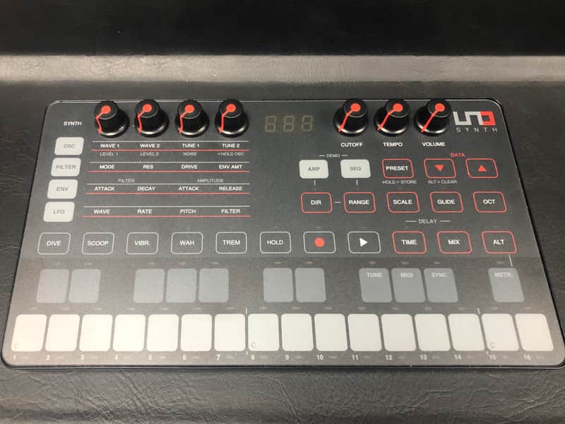 IK Multimedia UNO Analog Synth image 1