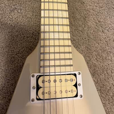 Epiphone Brendon Small Signature "Snow Falcon" Flying V 2017 - 2019 - Snow Burst image 7