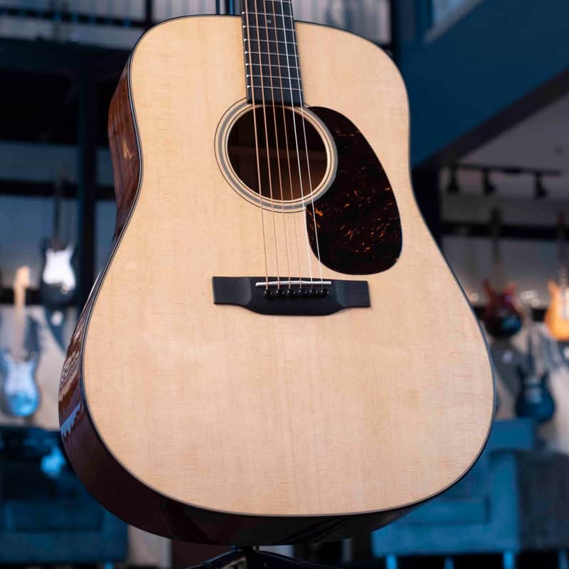 MARTIN D-18 STANDARD SERIES WITH CASE