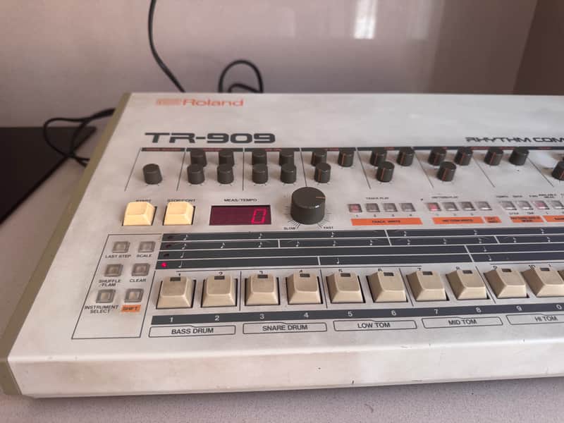 Roland TR-909 Rhythm Composer 1983 - 1985 - White image 1