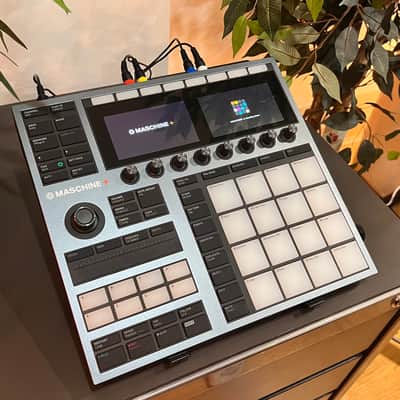Native Instruments Maschine Plus 2020 - Present - Black image 4
