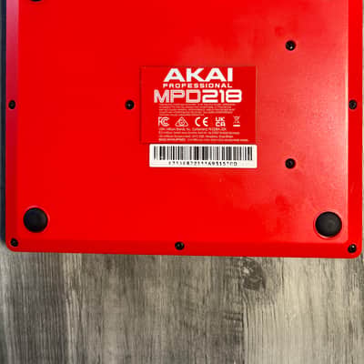 Akai MPD218 2015 - Present - Black image 2