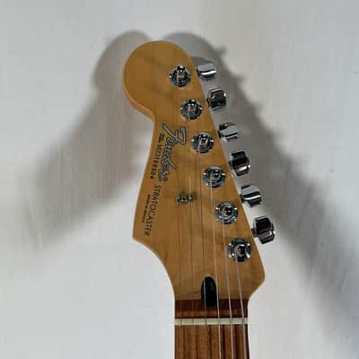 Fender Standard Stratocaster Left-Handed with Rosewood Fretboard 2003 - Black image 3