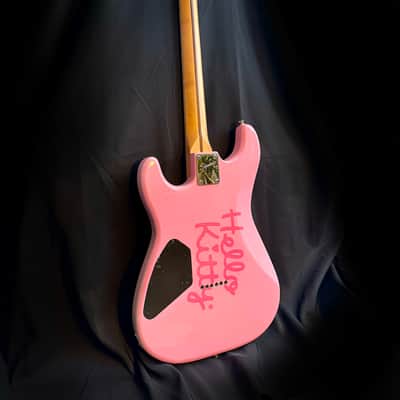 Squier Hello Kitty Stratocaster 2006 - Pink - VGC image 5
