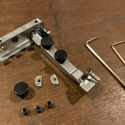 Tremol-No Pin Type BP-2005-010 Tremolo Lock image 1