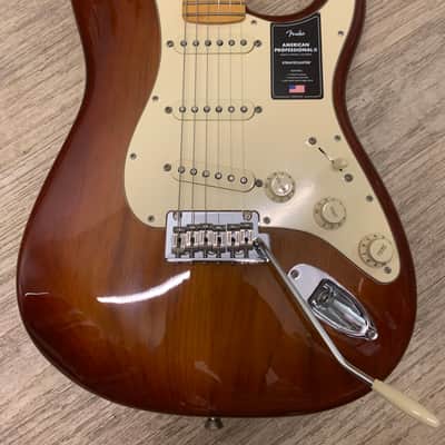Fender American Professional II Stratocaster with Maple Fretboard 2020 - Present - Sienna Sunburst image 4